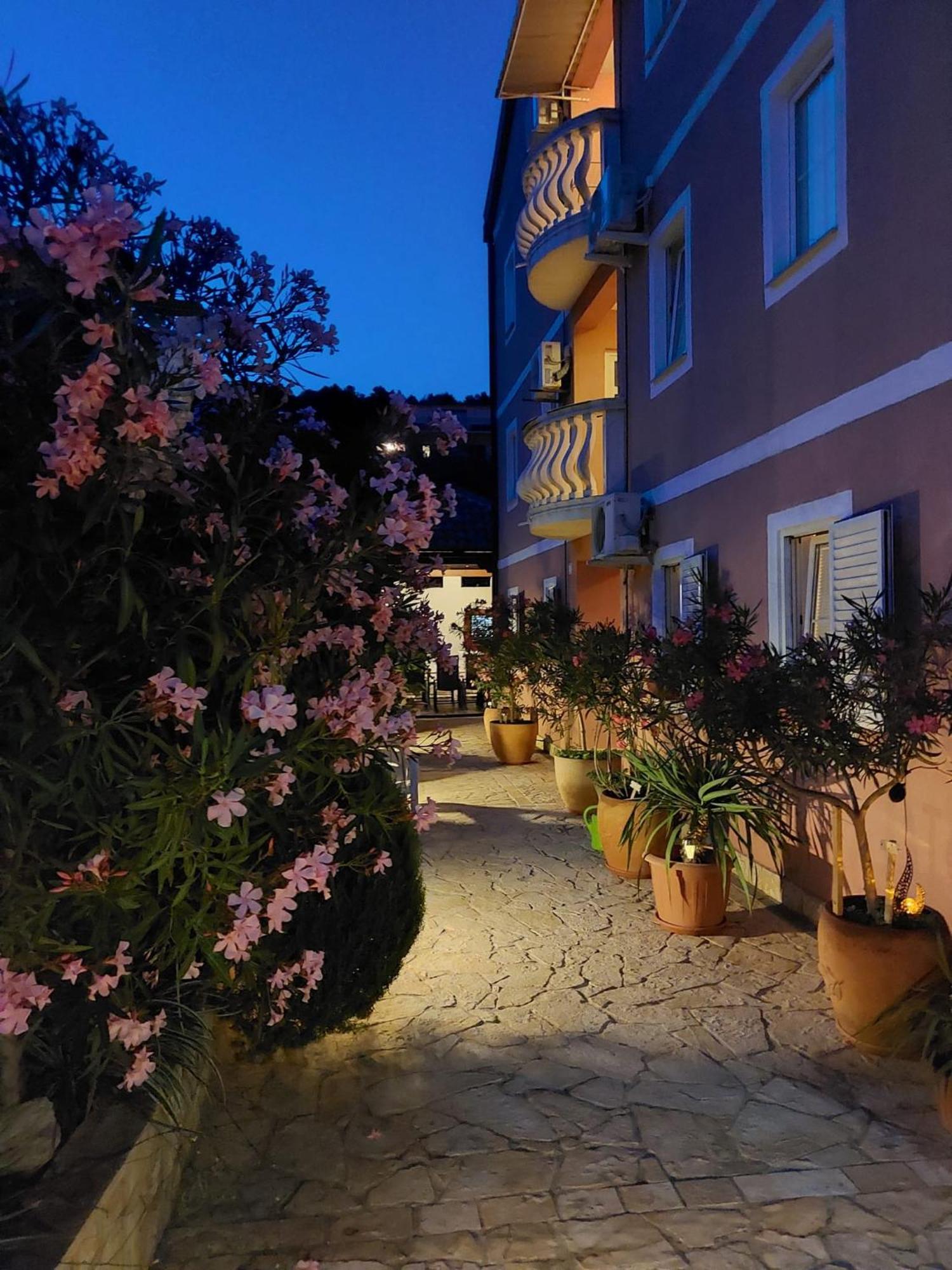 Apartments Ljubo Stari Grad  Exterior foto